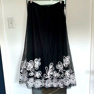 NWT Peter Nygard embroidered maxi skirt